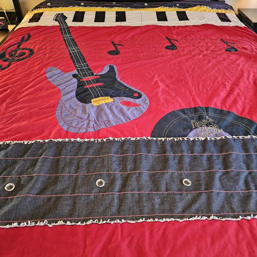 Pier 1 Kids Quilt.  Twin